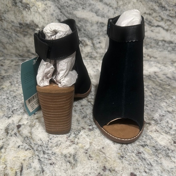 Toms Black Heeled Boots with Chunky Stacked Heel - Picture 2 of 6